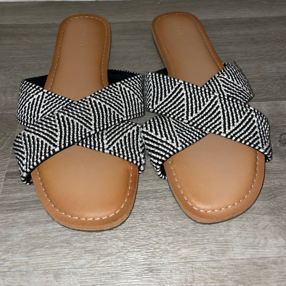 Old navy flats/slippers